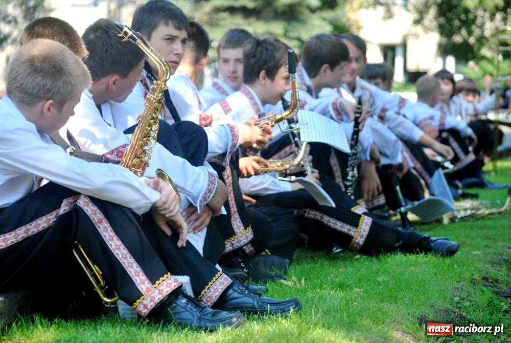 Zdjęcie w galerii na portalu naszraciborz.pl: Barwny korowód na ulicach Raciborza wiadomości z regionu