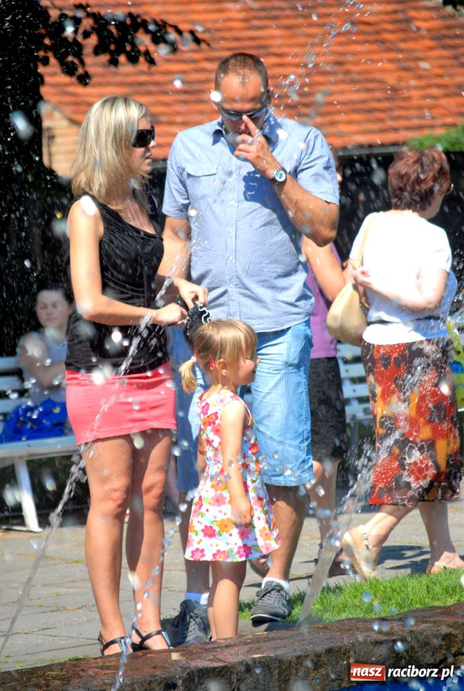 Zdjęcie w galerii na portalu naszraciborz.pl: Barwny korowód na ulicach Raciborza wiadomości z regionu