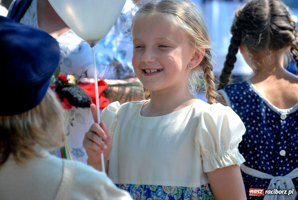 Zdjęcie w galerii na portalu naszraciborz.pl: Barwny korowód na ulicach Raciborza wiadomości z regionu
