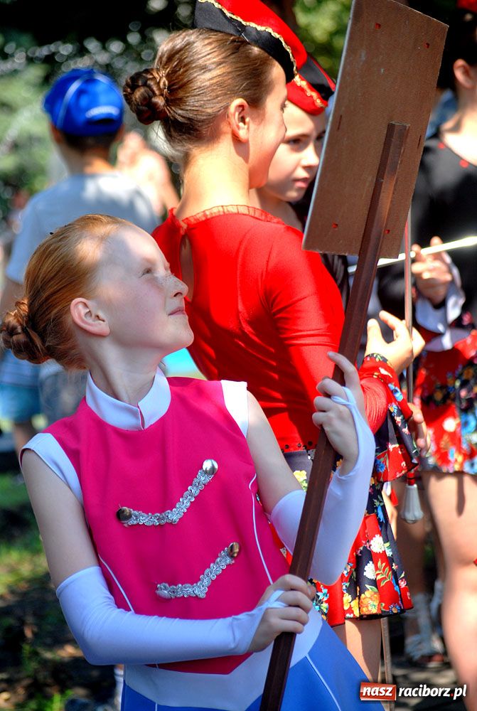 Zdjęcie w galerii na portalu naszraciborz.pl: Barwny korowód na ulicach Raciborza wiadomości z regionu