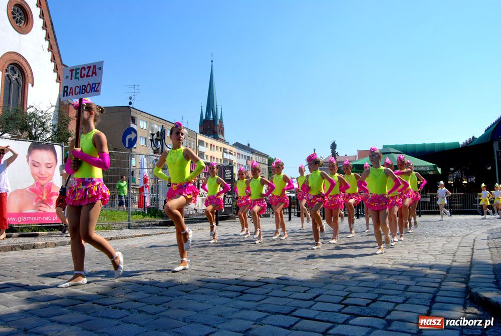 Zdjęcie w galerii na portalu naszraciborz.pl: Barwny korowód na ulicach Raciborza wiadomości z regionu