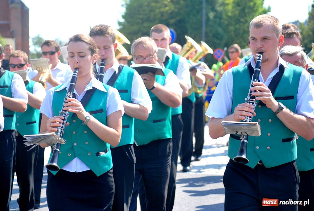 Zdjęcie w galerii na portalu naszraciborz.pl: Barwny korowód na ulicach Raciborza wiadomości z regionu