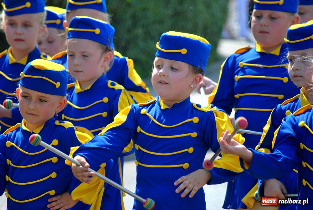 Zdjęcie w galerii na portalu naszraciborz.pl: Barwny korowód na ulicach Raciborza wiadomości z regionu