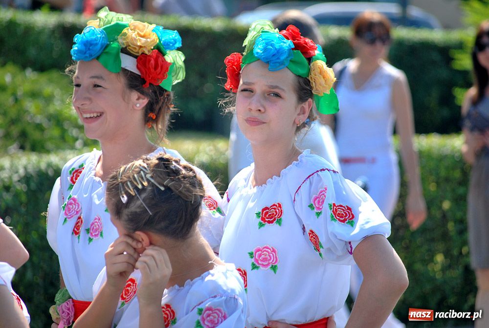 Zdjęcie w galerii na portalu naszraciborz.pl: Barwny korowód na ulicach Raciborza wiadomości z regionu