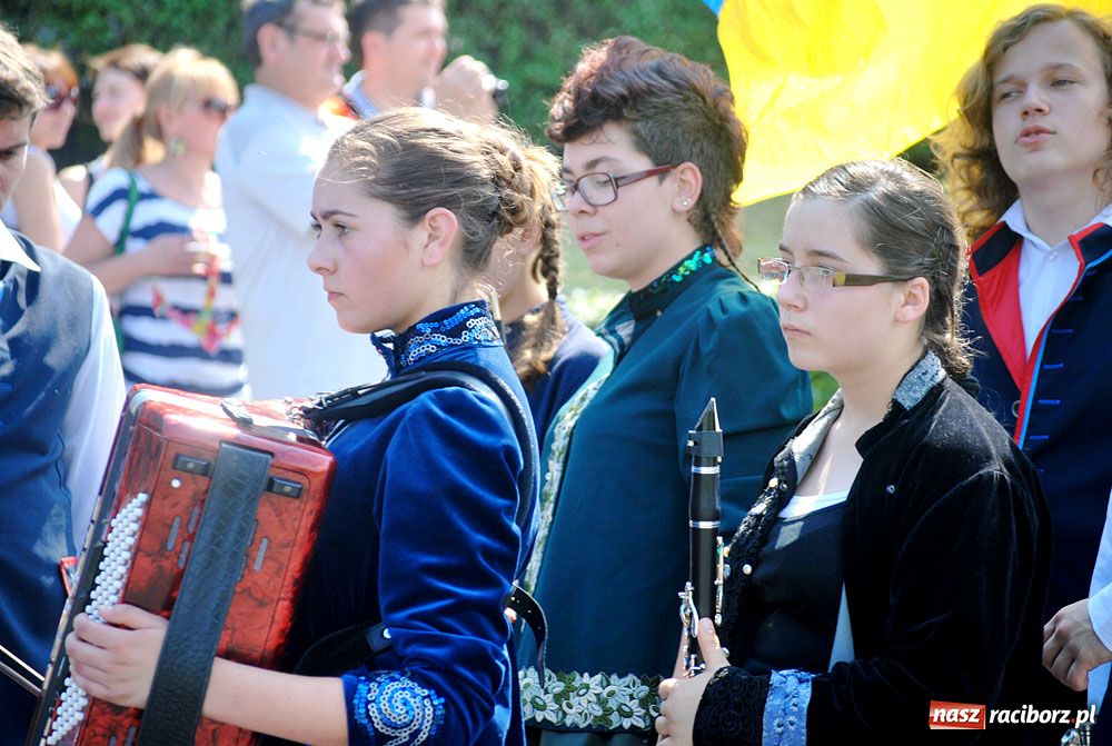 Zdjęcie w galerii na portalu naszraciborz.pl: Barwny korowód na ulicach Raciborza wiadomości z regionu