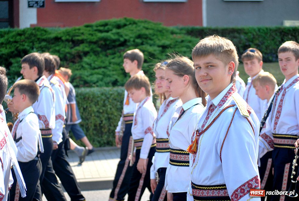 Zdjęcie w galerii na portalu naszraciborz.pl: Barwny korowód na ulicach Raciborza wiadomości z regionu