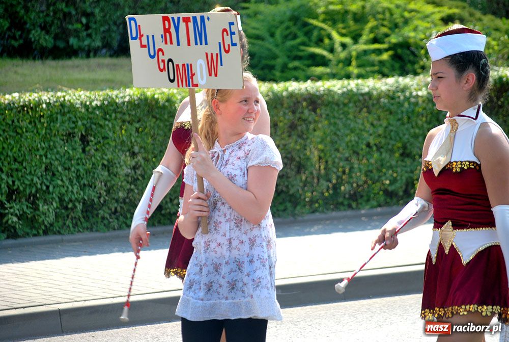 Zdjęcie w galerii na portalu naszraciborz.pl: Barwny korowód na ulicach Raciborza wiadomości z regionu