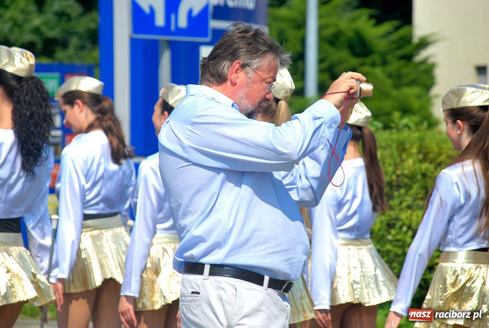 Zdjęcie w galerii na portalu naszraciborz.pl: Barwny korowód na ulicach Raciborza wiadomości z regionu