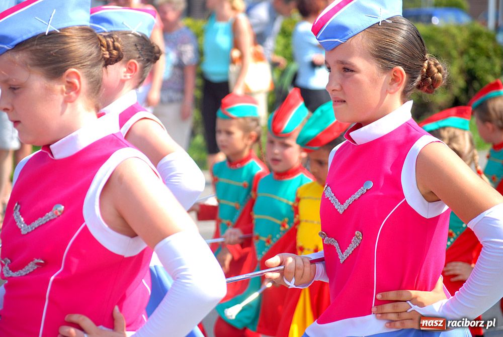 Zdjęcie w galerii na portalu naszraciborz.pl: Barwny korowód na ulicach Raciborza wiadomości z regionu