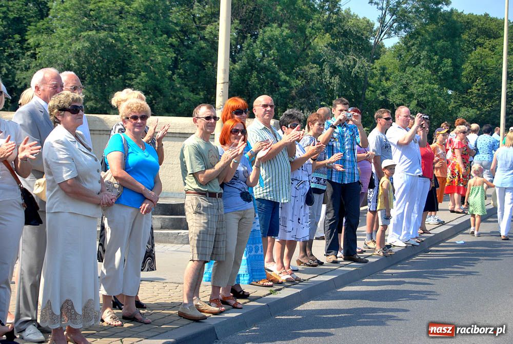 Zdjęcie w galerii na portalu naszraciborz.pl: Barwny korowód na ulicach Raciborza wiadomości z regionu