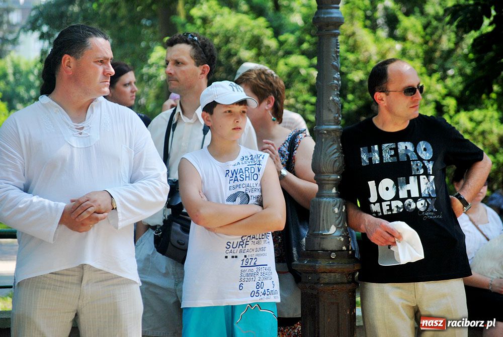 Zdjęcie w galerii na portalu naszraciborz.pl: Barwny korowód na ulicach Raciborza wiadomości z regionu