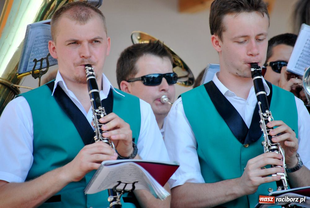 Zdjęcie w galerii na portalu naszraciborz.pl: Barwny korowód na ulicach Raciborza wiadomości z regionu