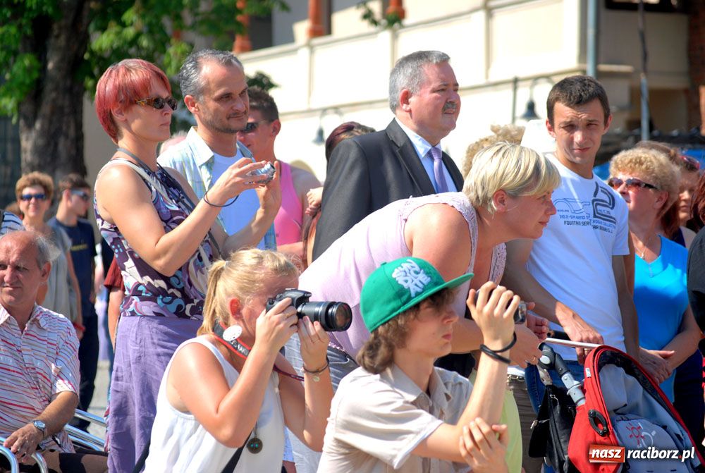 Zdjęcie w galerii na portalu naszraciborz.pl: Barwny korowód na ulicach Raciborza wiadomości z regionu
