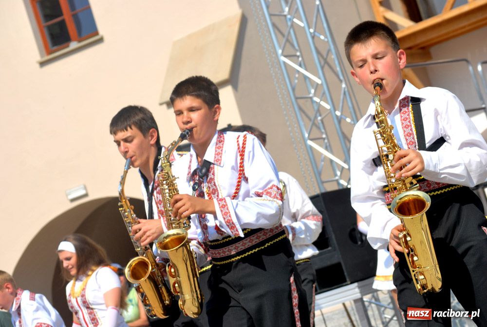 Zdjęcie w galerii na portalu naszraciborz.pl: Barwny korowód na ulicach Raciborza wiadomości z regionu
