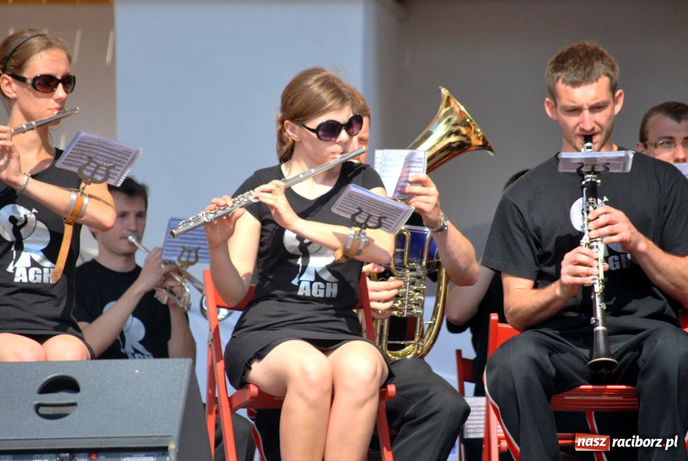 Zdjęcie w galerii na portalu naszraciborz.pl: Barwny korowód na ulicach Raciborza wiadomości z regionu