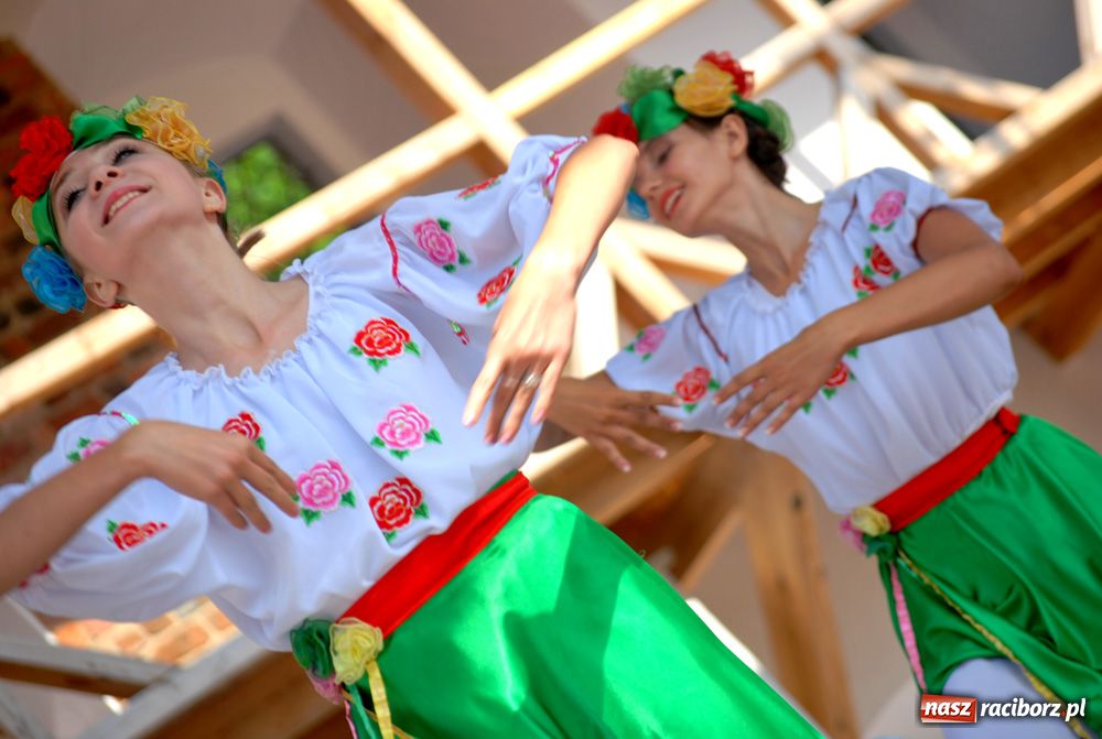 Zdjęcie w galerii na portalu naszraciborz.pl: Barwny korowód na ulicach Raciborza wiadomości z regionu