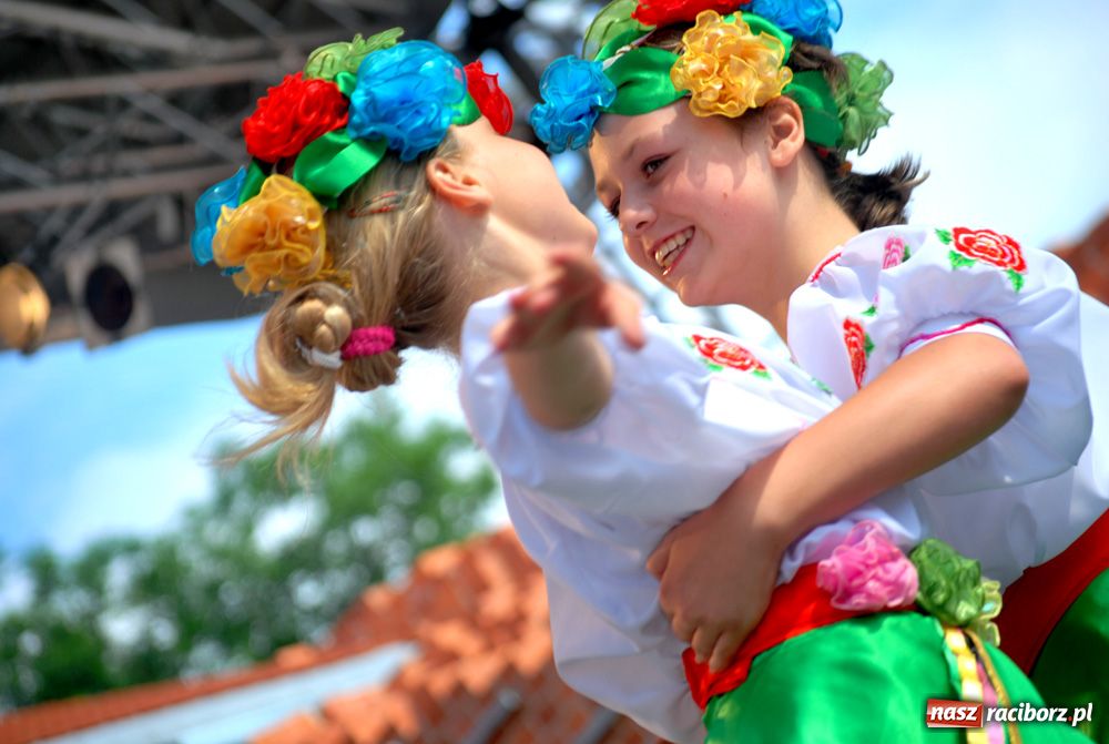 Zdjęcie w galerii na portalu naszraciborz.pl: Barwny korowód na ulicach Raciborza wiadomości z regionu