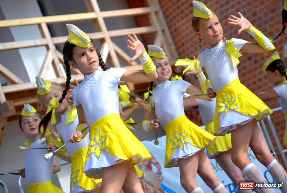 Zdjęcie w galerii na portalu naszraciborz.pl: Barwny korowód na ulicach Raciborza wiadomości z regionu