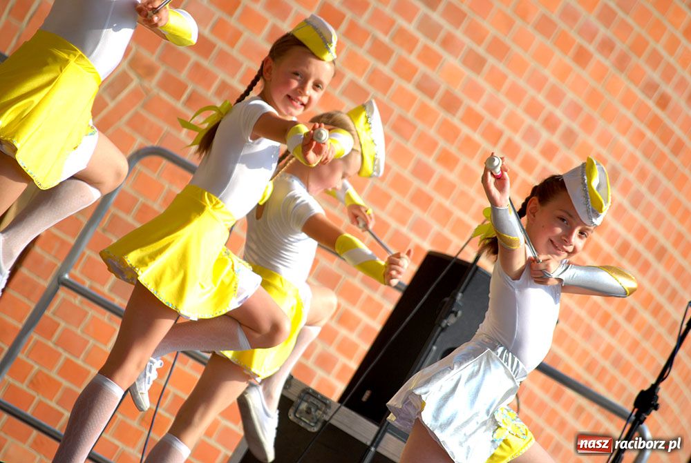 Zdjęcie w galerii na portalu naszraciborz.pl: Barwny korowód na ulicach Raciborza wiadomości z regionu