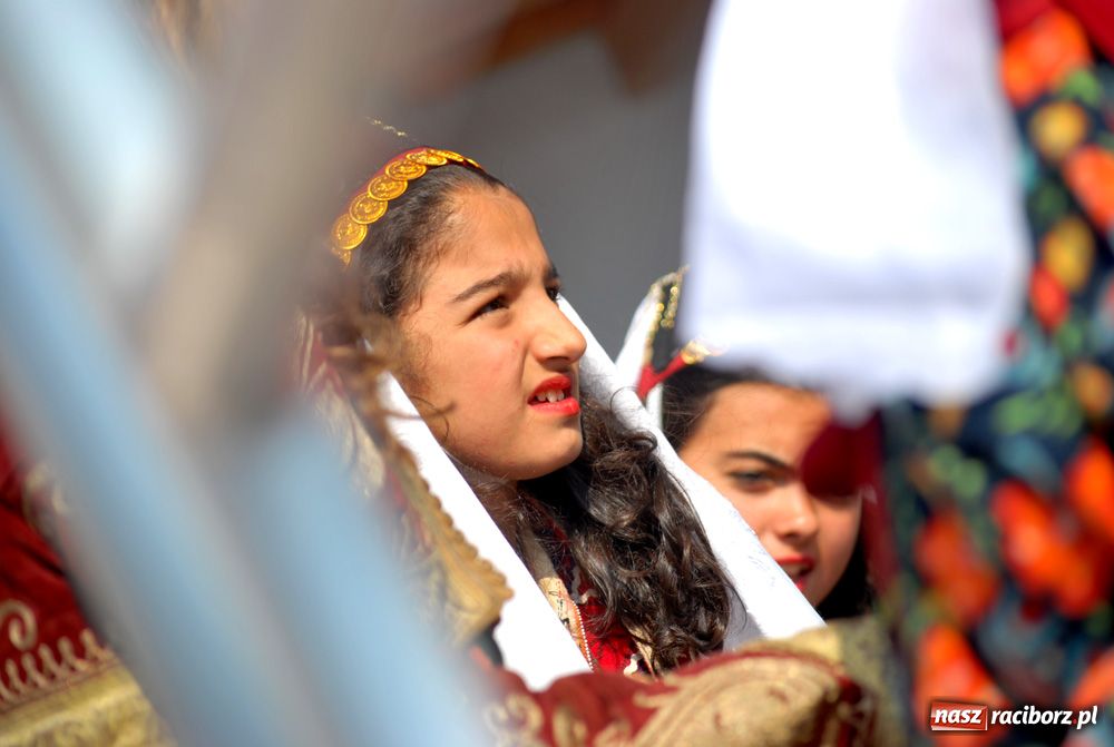 Zdjęcie w galerii na portalu naszraciborz.pl: Barwny korowód na ulicach Raciborza wiadomości z regionu