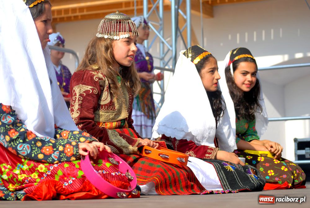 Zdjęcie w galerii na portalu naszraciborz.pl: Barwny korowód na ulicach Raciborza wiadomości z regionu