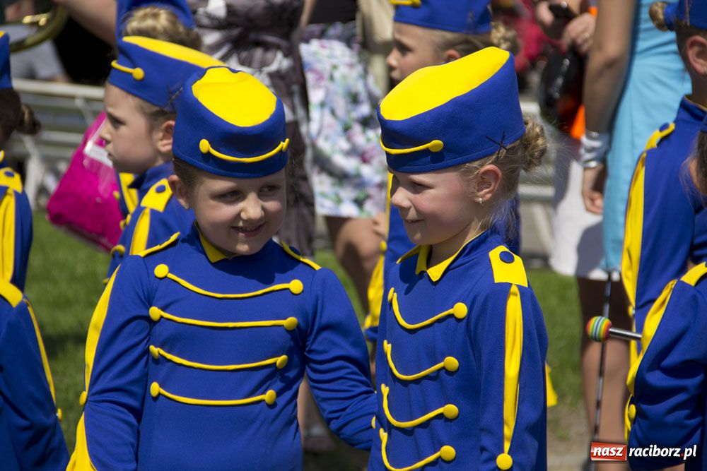 Zdjęcie w galerii na portalu naszraciborz.pl: Barwny korowód na ulicach Raciborza wiadomości z regionu