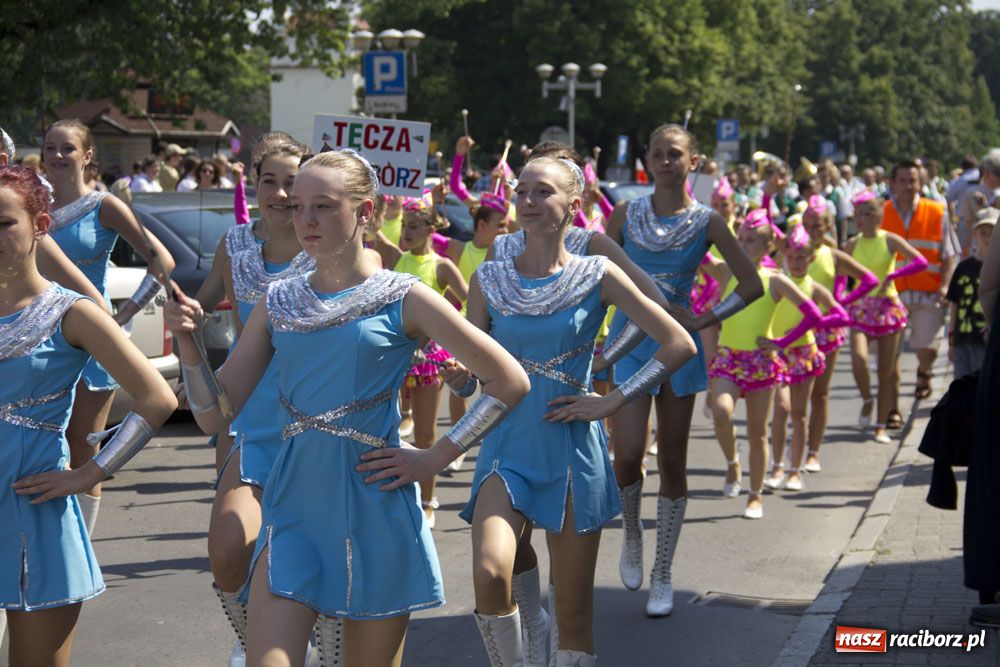 Zdjęcie w galerii na portalu naszraciborz.pl: Barwny korowód na ulicach Raciborza wiadomości z regionu