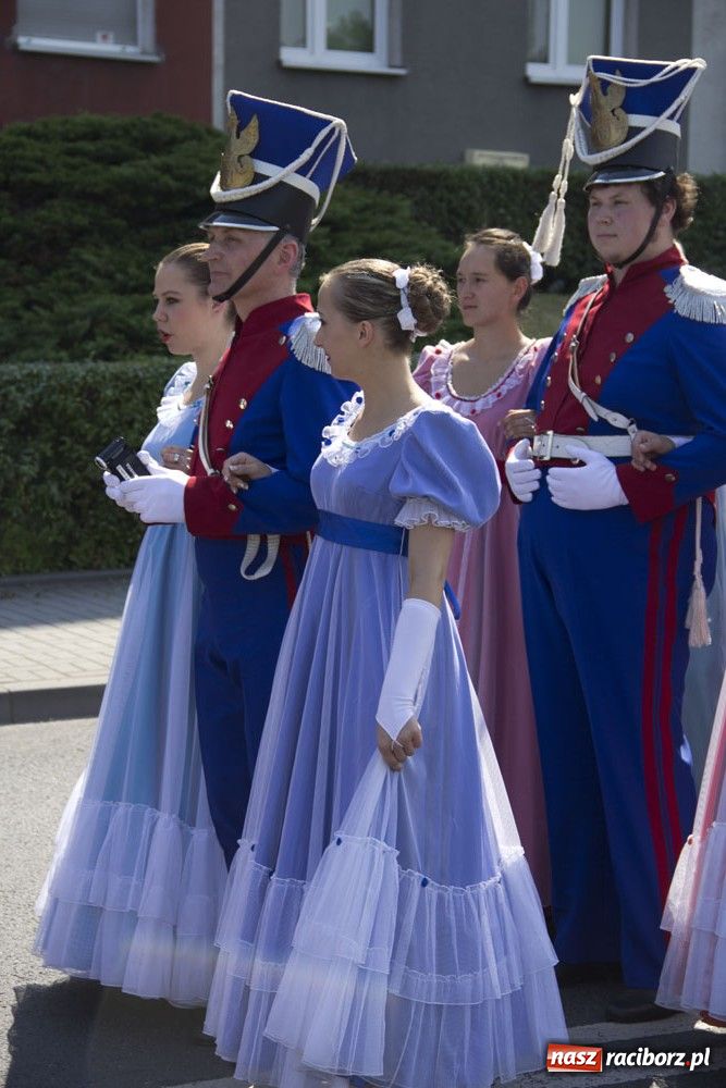 Zdjęcie w galerii na portalu naszraciborz.pl: Barwny korowód na ulicach Raciborza wiadomości z regionu