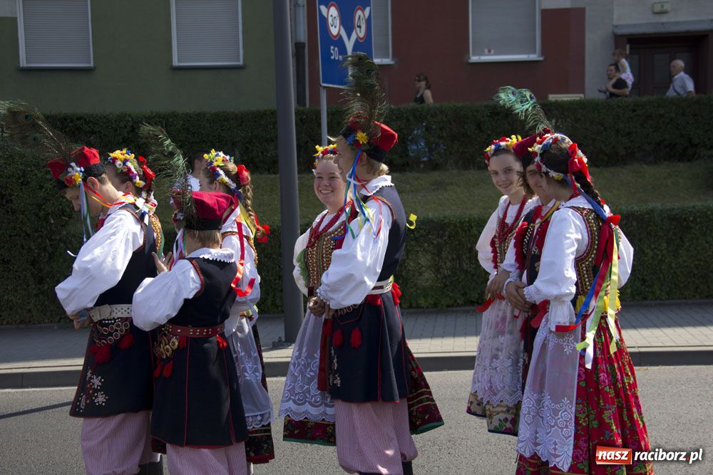 Zdjęcie w galerii na portalu naszraciborz.pl: Barwny korowód na ulicach Raciborza wiadomości z regionu