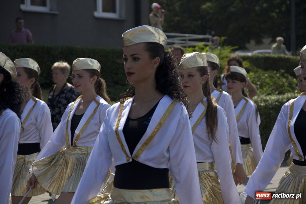 Zdjęcie w galerii na portalu naszraciborz.pl: Barwny korowód na ulicach Raciborza wiadomości z regionu