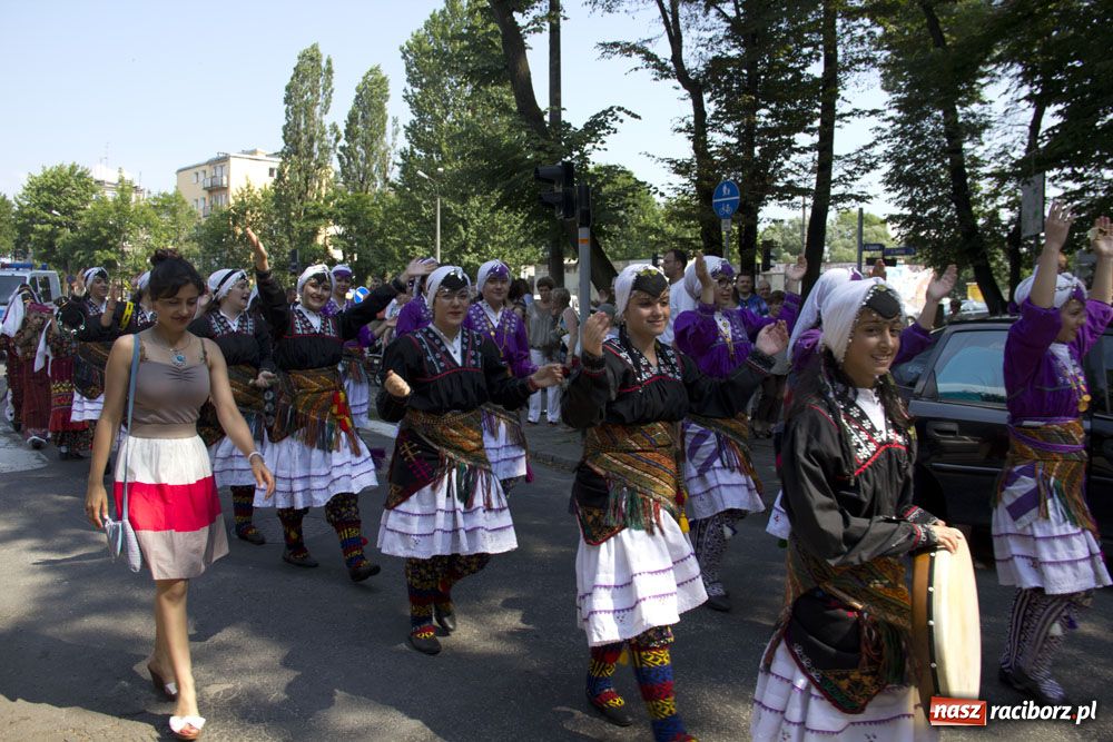 Zdjęcie w galerii na portalu naszraciborz.pl: Barwny korowód na ulicach Raciborza wiadomości z regionu