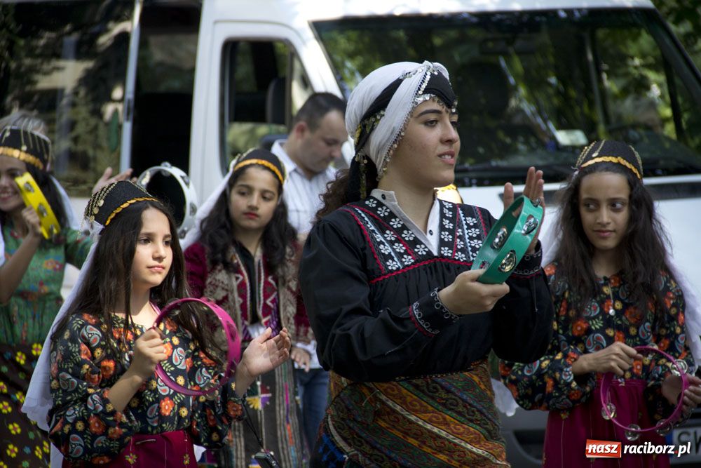 Zdjęcie w galerii na portalu naszraciborz.pl: Barwny korowód na ulicach Raciborza wiadomości z regionu