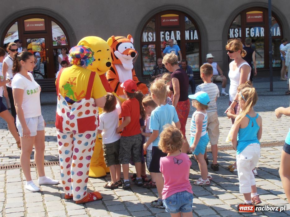 Zdjęcie w galerii na portalu naszraciborz.pl: Rodzinny fitness na powitanie lata wiadomości z regionu