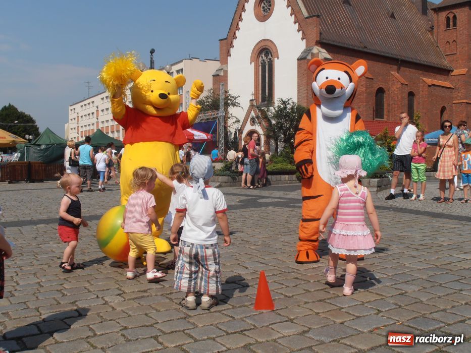 Zdjęcie w galerii na portalu naszraciborz.pl: Rodzinny fitness na powitanie lata wiadomości z regionu