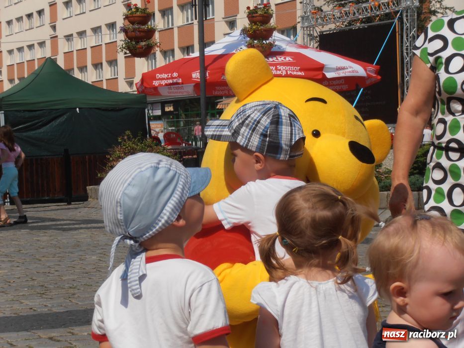 Zdjęcie w galerii na portalu naszraciborz.pl: Rodzinny fitness na powitanie lata wiadomości z regionu