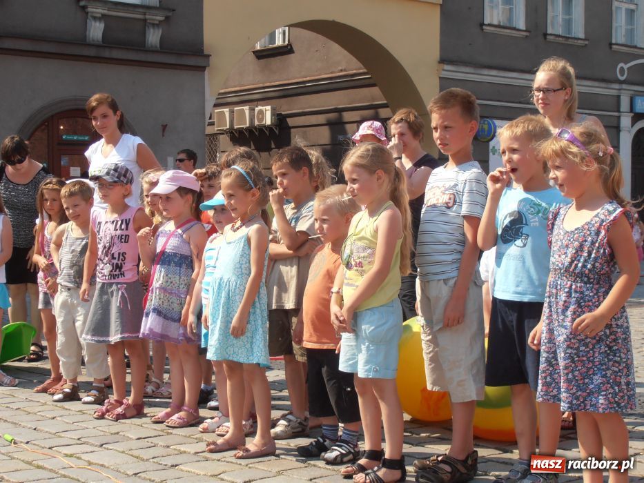 Zdjęcie w galerii na portalu naszraciborz.pl: Rodzinny fitness na powitanie lata wiadomości z regionu