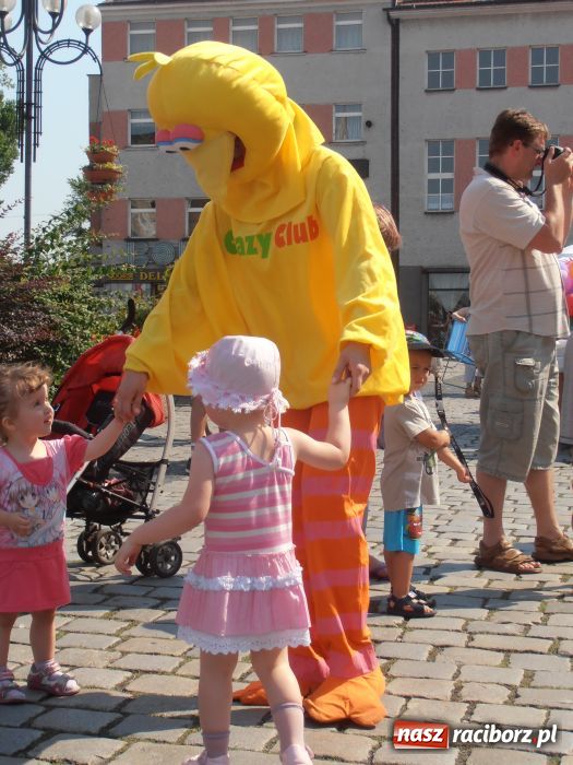 Zdjęcie w galerii na portalu naszraciborz.pl: Rodzinny fitness na powitanie lata wiadomości z regionu