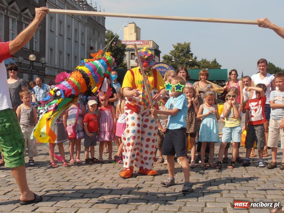 Zdjęcie w galerii na portalu naszraciborz.pl: Rodzinny fitness na powitanie lata wiadomości z regionu