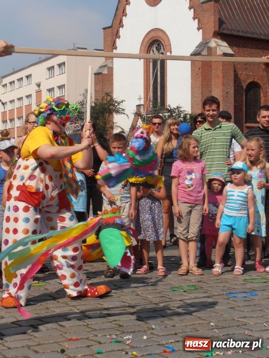 Zdjęcie w galerii na portalu naszraciborz.pl: Rodzinny fitness na powitanie lata wiadomości z regionu