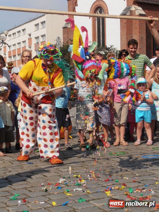 Zdjęcie w galerii na portalu naszraciborz.pl: Rodzinny fitness na powitanie lata wiadomości z regionu