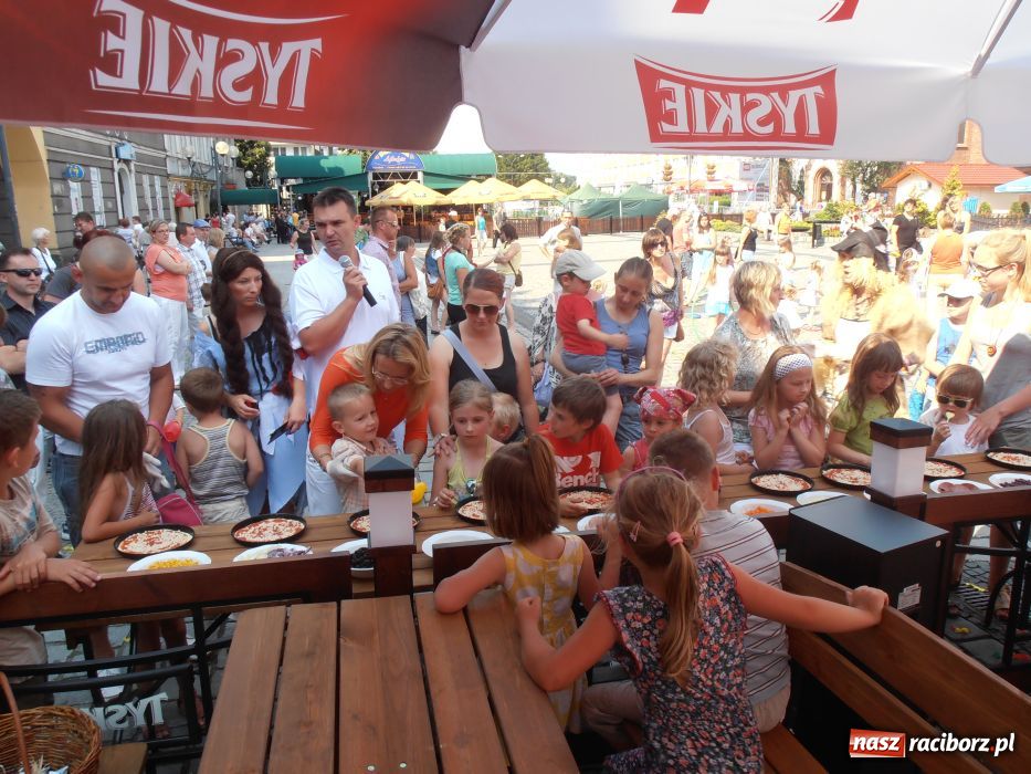 Zdjęcie w galerii na portalu naszraciborz.pl: Rodzinny fitness na powitanie lata wiadomości z regionu