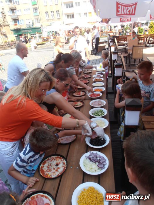 Zdjęcie w galerii na portalu naszraciborz.pl: Rodzinny fitness na powitanie lata wiadomości z regionu