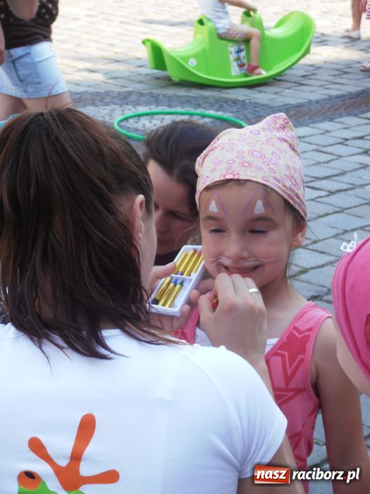 Zdjęcie w galerii na portalu naszraciborz.pl: Rodzinny fitness na powitanie lata wiadomości z regionu