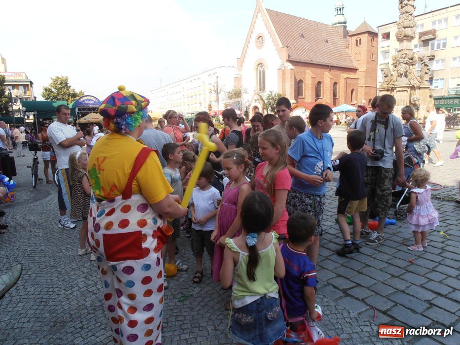 Zdjęcie w galerii na portalu naszraciborz.pl: Rodzinny fitness na powitanie lata wiadomości z regionu