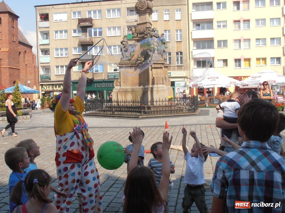 Zdjęcie w galerii na portalu naszraciborz.pl: Rodzinny fitness na powitanie lata wiadomości z regionu