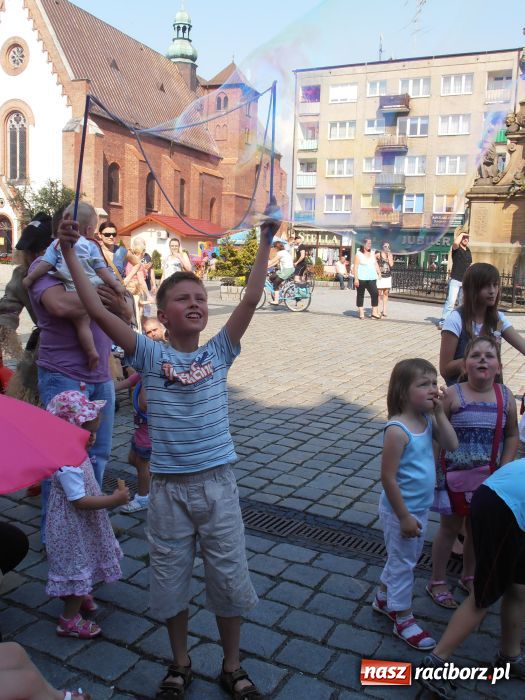 Zdjęcie w galerii na portalu naszraciborz.pl: Rodzinny fitness na powitanie lata wiadomości z regionu