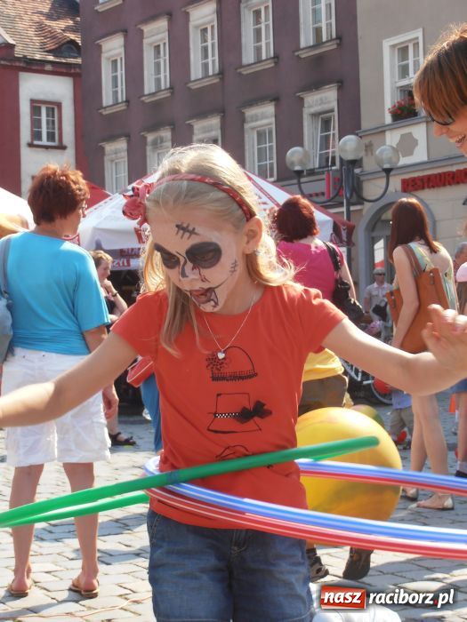 Zdjęcie w galerii na portalu naszraciborz.pl: Rodzinny fitness na powitanie lata wiadomości z regionu