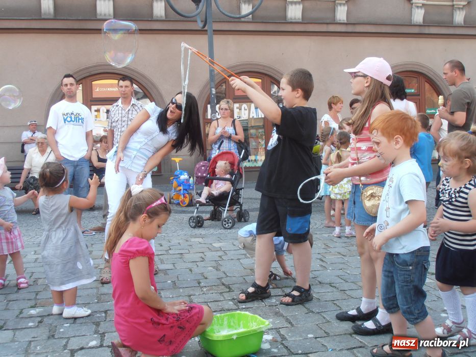 Zdjęcie w galerii na portalu naszraciborz.pl: Rodzinny fitness na powitanie lata wiadomości z regionu