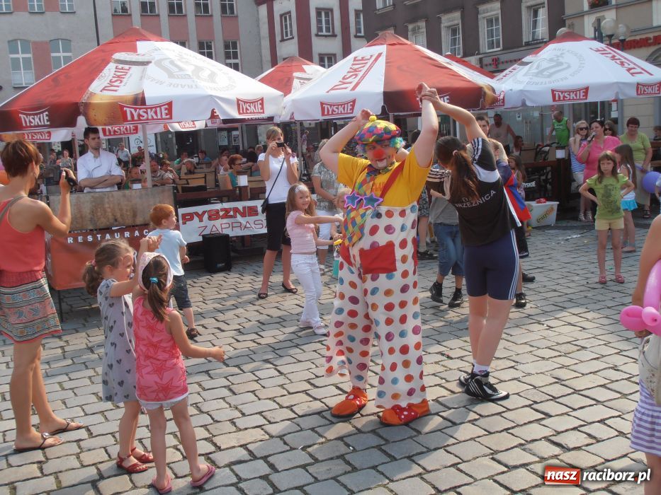 Zdjęcie w galerii na portalu naszraciborz.pl: Rodzinny fitness na powitanie lata wiadomości z regionu