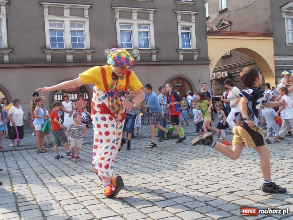 Zdjęcie w galerii na portalu naszraciborz.pl: Rodzinny fitness na powitanie lata wiadomości z regionu